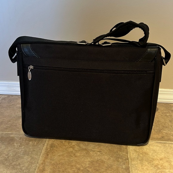 init Laptop | Messenger Bag - Picture 2 of 8